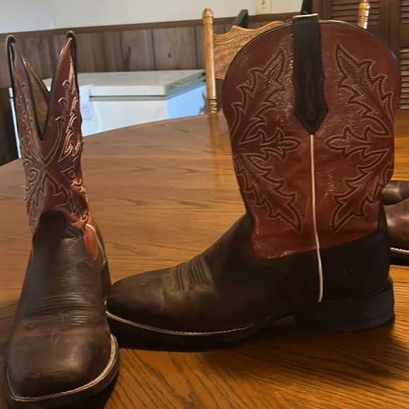 Ariat Cowboy Boots - Picture 1 of 3